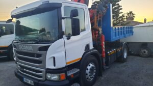 SCANIA PORTACONTENEDORES GRUA