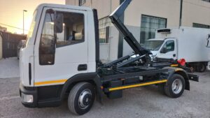 IVECO ML 7.500KG MULTIBASCULANTE